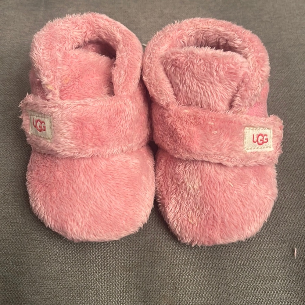 Toddler size 2c uggs